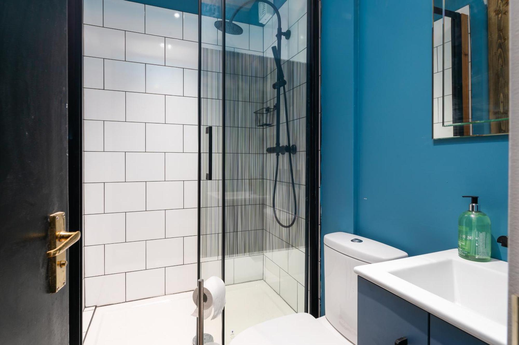 1br Stylish Flat By Hostarahomes, Near Liverpool Street, Prime Location, Sleeps Up To 4 * Londen